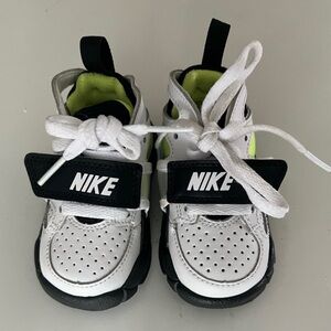 Baby H Huarache By Nike sneaker